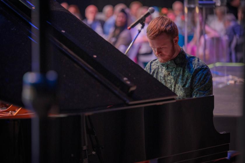 Matthew Nell, a past Pavilion Partners scholarship recipient currently pursuing a fine arts degree at the University of Texas at Austin, wowed guests with an original composition on the piano. 