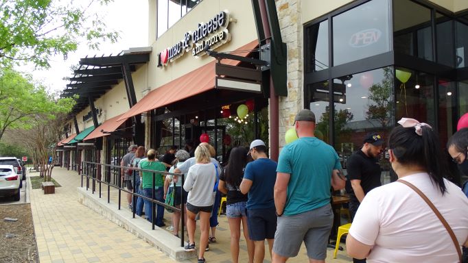 The Woodlands’ new I Heart Mac & Cheese and More celebrates its grand opening in Creekside Park Village