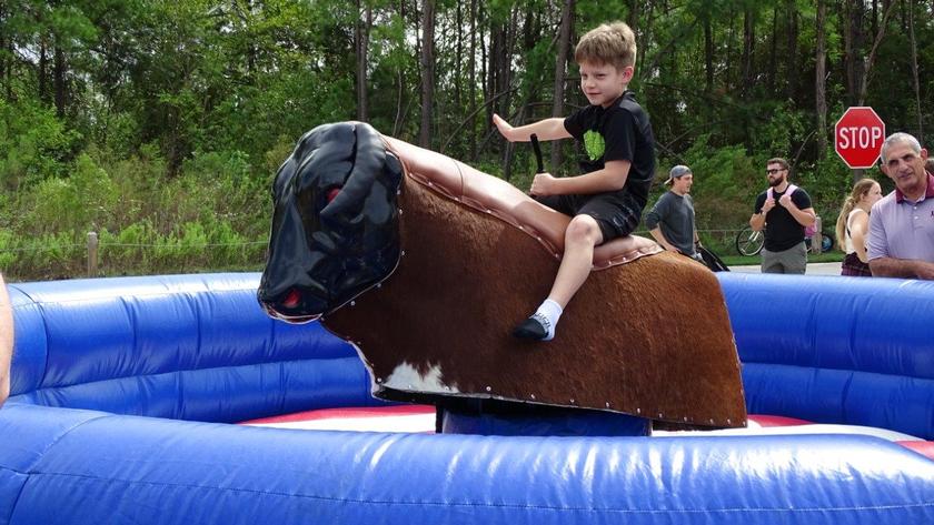 Woodlands area residents enjoy Howard Hughes' Creekside Park West Fall Festival