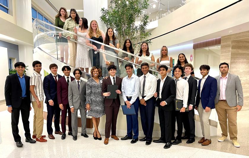 Memorial Hermann The Woodlands Celebrates Graduating Junior Volunteers