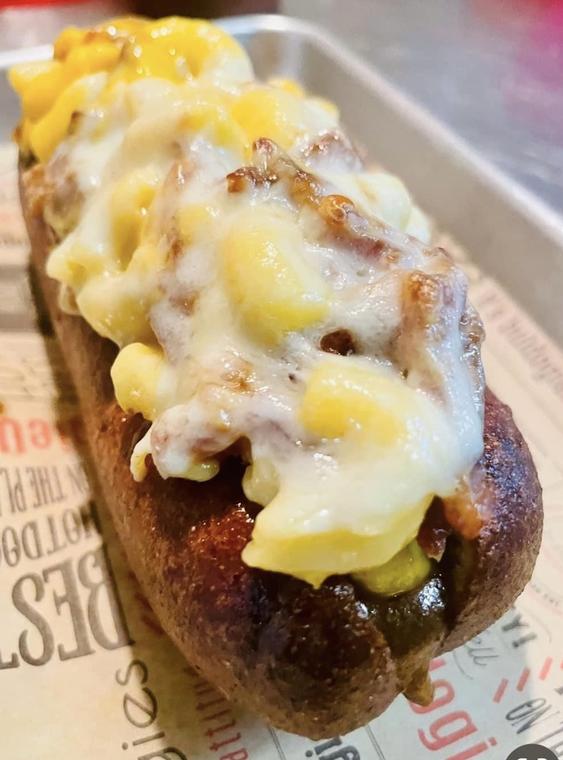 buldogies: Gourmet Hot Dogs To The Max