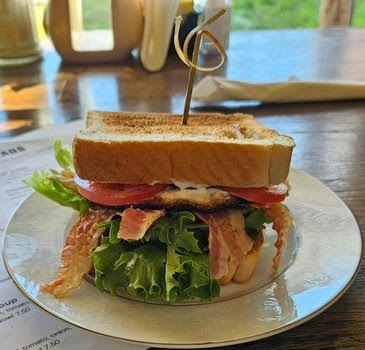 Jewel’s Teahouse Cafe & Antiques: American Fare on Antique China