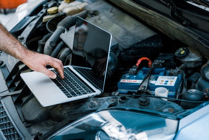How do I inspect my vehicle’s battery before a trip?