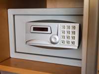 How Safe Is Your Hotel Room Safe?