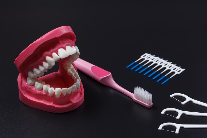 Should You Floss Before Or After Brushing