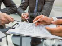 5 important clauses to include when drafting business contracts