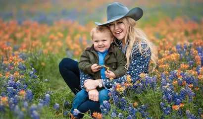 /images/blgs/1490/artphotos/15270/410x240/imgi_12_houston-bluebonnet-mother-son-portrait-spr.jpg