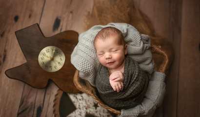 /images/blgs/1490/artphotos/15423/410x240/imgi_2_newborn-portrait-with-clock.jpg