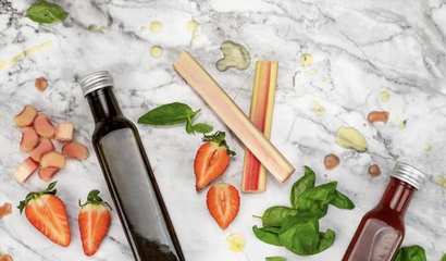 /images/blgs/1533/artphotos/15840/410x240/BasilEVOOandStrawberryRhubarbVinegar1.jpg