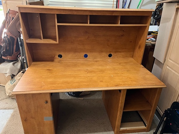 Computer desk with detachable shelving unit