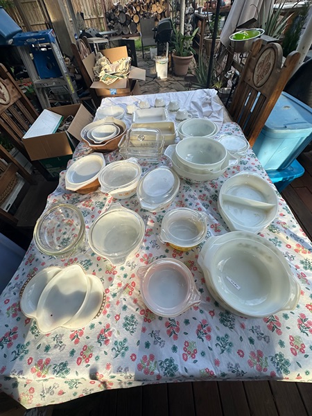 Vintage Pyrex fire king casserole dish mixing milk