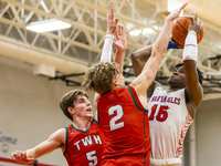 HS Basketball: The Woodlands Struggles with Aggressive Oak Ridge Defense