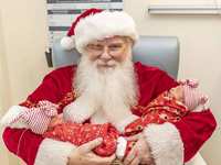 Santa Claus Provides Houston Methodist The Woodlands NICU With Holiday Surprise