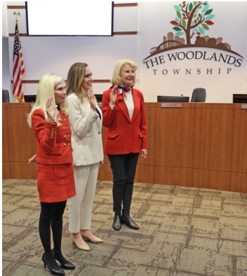  Right to left, Dr. Ann K. Snyder, Cindy Heiser and Dr. Shelley Sekula-Gibbs take their Oaths of Office as they begin new terms on The Woodlands Township Board of Directors.
