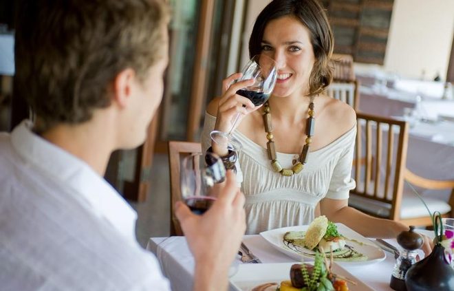 /images/newsimage/78615/660x423/woman_drinking_wine_with_date.jpg