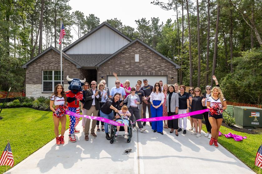 Veteran Receives New Military Home in The Woodlands HIlls