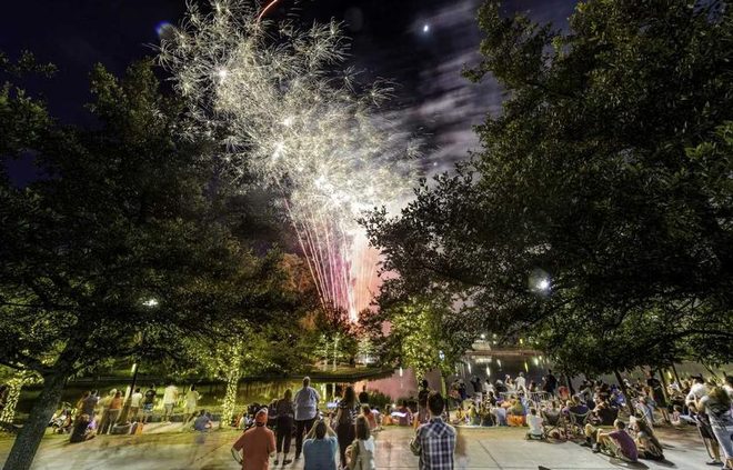 /images/newsimage/81581/660x423/memorial_day_fireworks.jpg