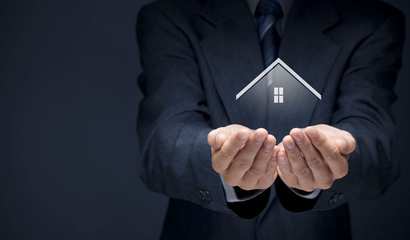 /images/newsimage/82029/410x240/dark_house_home_suit_hands_cupped.jpg