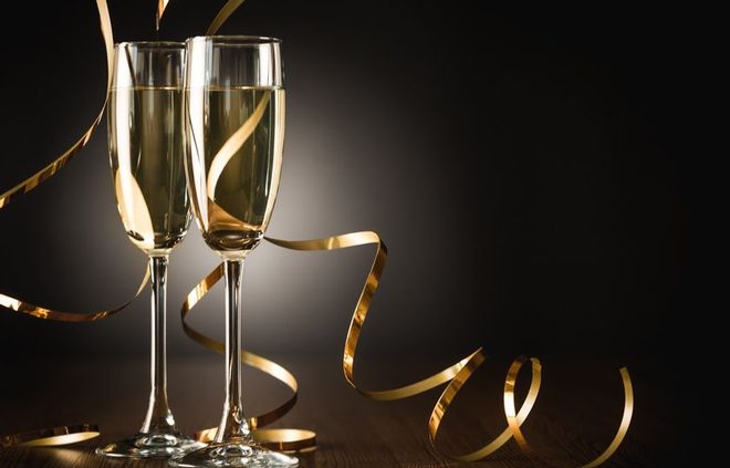 /images/newsimage/83086/660x423/champagne_gold_ribbon_new_year_nye.jpg
