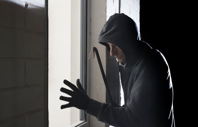 /images/newsimage/84052/660x423/burglar_robbery_break_in_police.jpg
