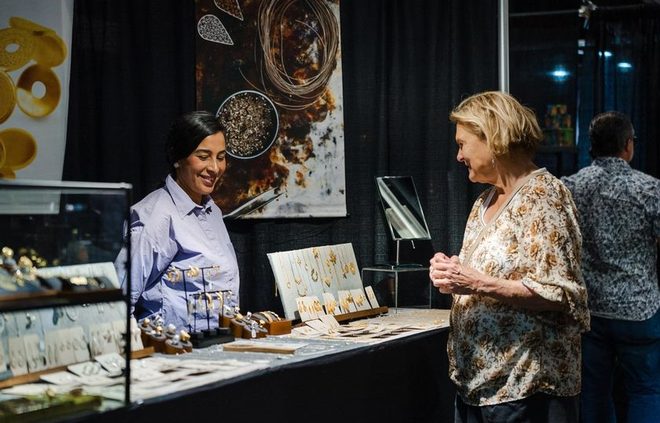 /images/newsimage/84362/660x423/Jeweler_Liliana_Olmos_visits_with_a_customer_durin.jpg