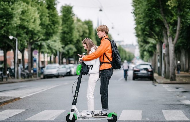 /images/newsimage/84780/660x423/Generation_Z_kids_on_Electric_Scooter_48263543577.jpg
