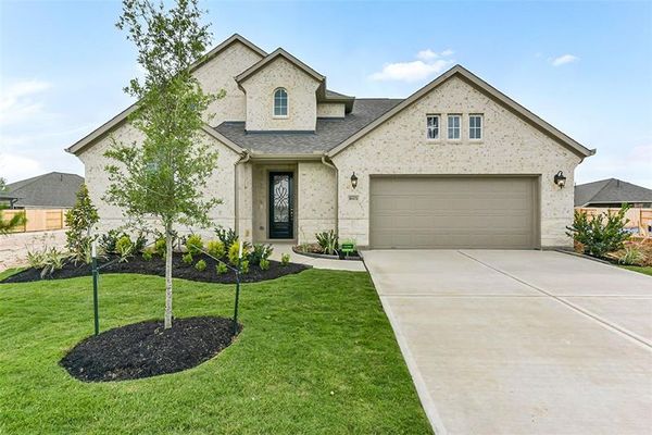Front yard and exterior of 16171 Sheridan River