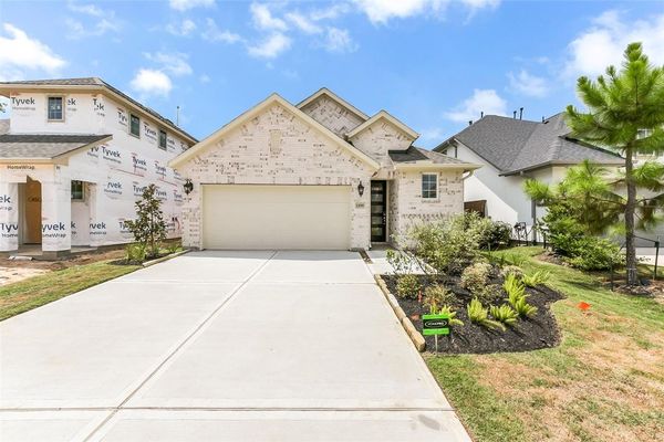 Front yard and exterior of 13050 Brookwood Bend