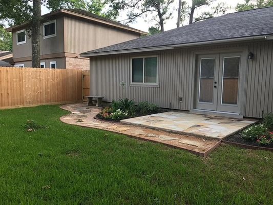 Front of house with manicured yard